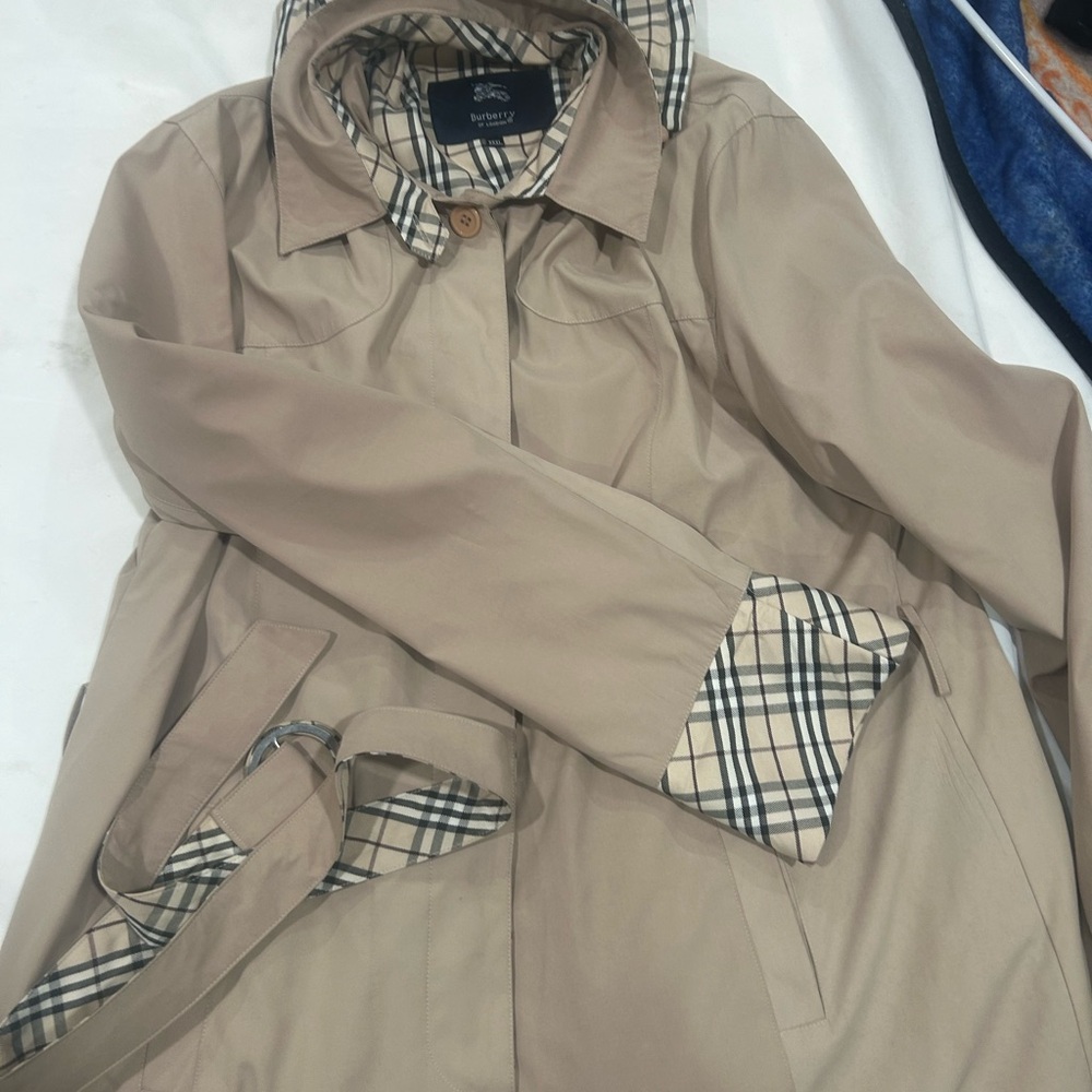 Burberry Tan Trench Coat with Check Lining - Picture 3 of 9